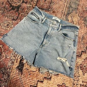Abercrombie & Fitch 4 inch mom short high rise (curve love)